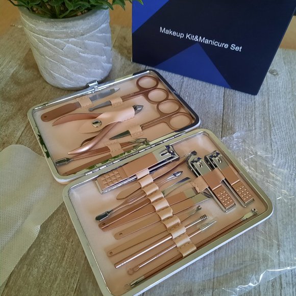 Professional Makeup Kit & Manicure Gift Set NWT! - 18 pc Rose Gold with case! - Picture 2 of 16